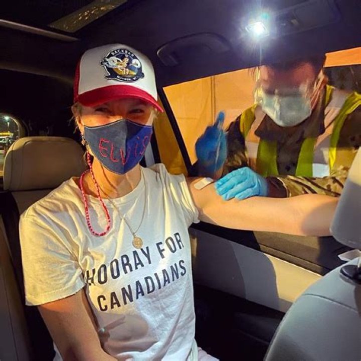Amanda Kloots Gets Backlash For Getting Vaccinated After Husband Nick Cordero Was Killed By COVID-19 – She Claps Back!