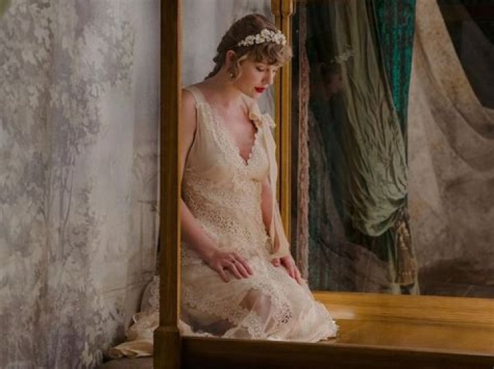 Are Taylor Swift And Joe Alwyn Planning A Small, Intimate Wedding?