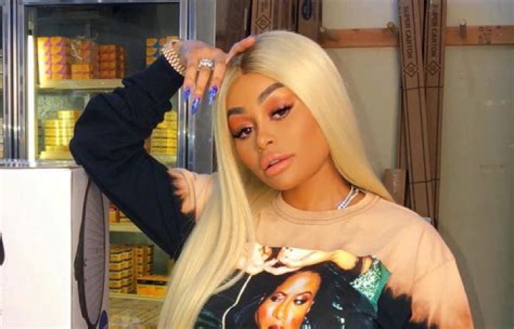 Blac Chyna Spreads Neon Vibes With Her Latest Pics – Fans Notice Something Disturbing