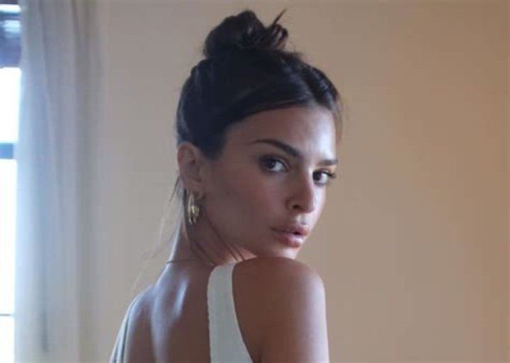 Emily Ratajkowski Accused Of Photoshop Fail After Sharing Revealing Picture