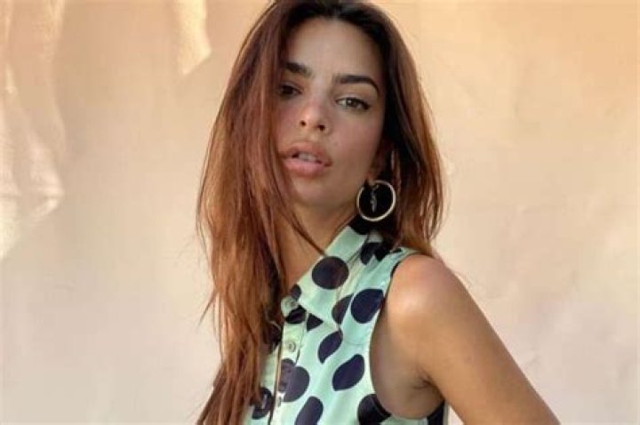 Emily Ratatjkowski Shows Off Her Legs In The Ultimate Mini Dress