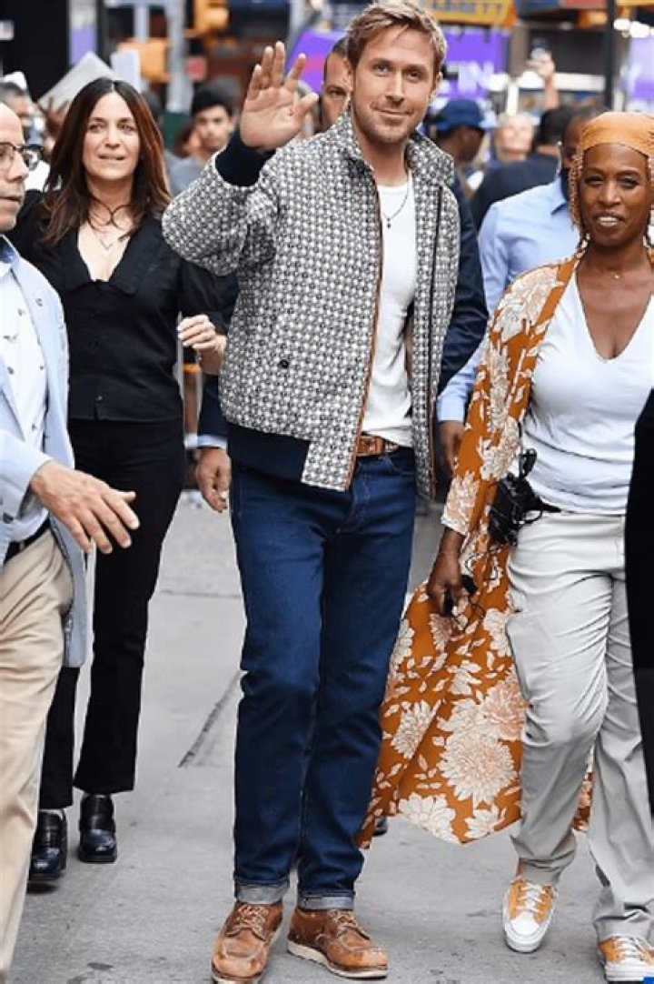 Even While Shooting, Eva Mendes Continues To Call Ryan Gosling