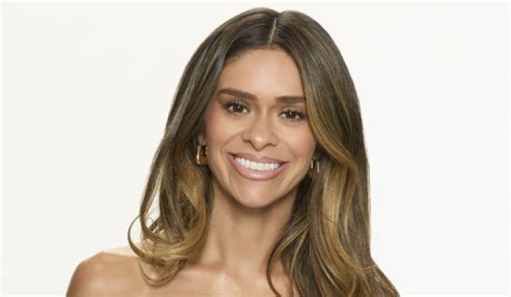 Hannah Brown Addresses Kelly Ripa’s Comments On The Bachelorette – Says It’s Not Simply ‘Women Fighting’