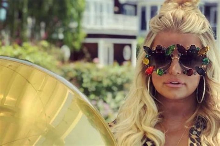 Jessica Simpson Goes Makeup Free In New Selfie With Five-Month-Old Birdie — Claps Back At Troll
