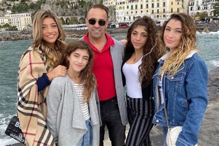 Joe Giudice Addresses His Daughters’ Coronavirus Fears On IG – ‘Daddy Is Always Here’
