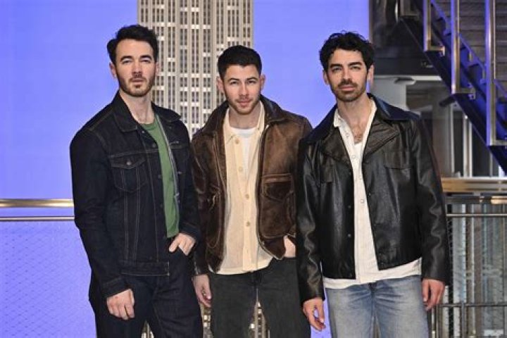 Jonas Brothers Fans React To Nick Jonas Being Groped Onstage