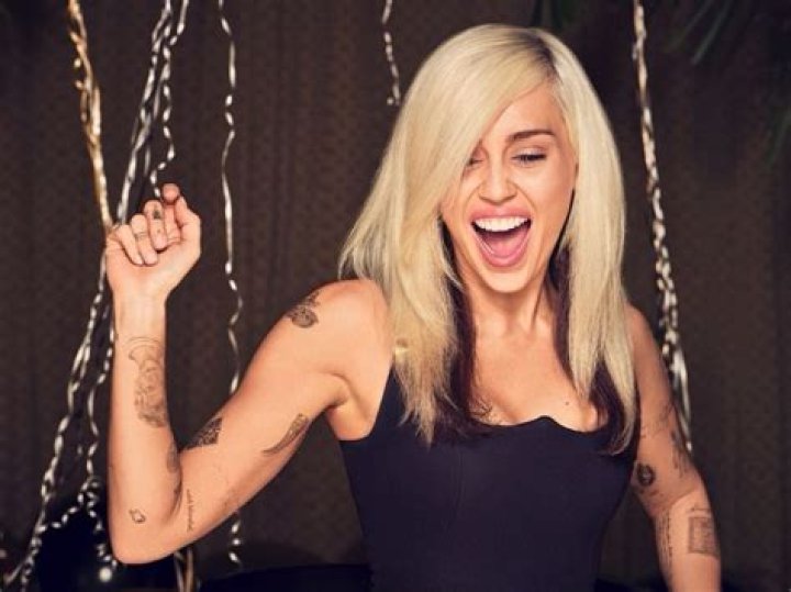 Kaitlynn Carter Reacts To Fan Comment About Making Miley Cyrus ‘Happy’