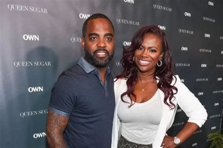 Kandi Burruss Shows Off Her Hourglass Figure In A Gorgeous Dress With Todd Tucker At A Prestigious Event – Fans Notice Her Swollen Feet