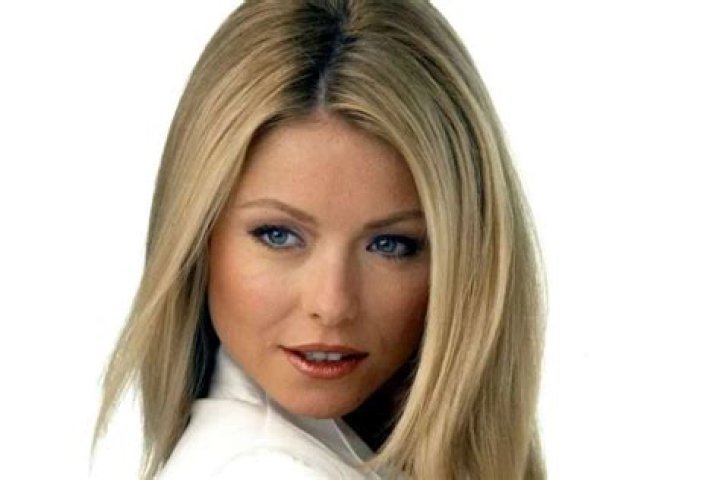 Kelly Ripa Responds To Troll Who Criticized Her Husband’s Workout Routine