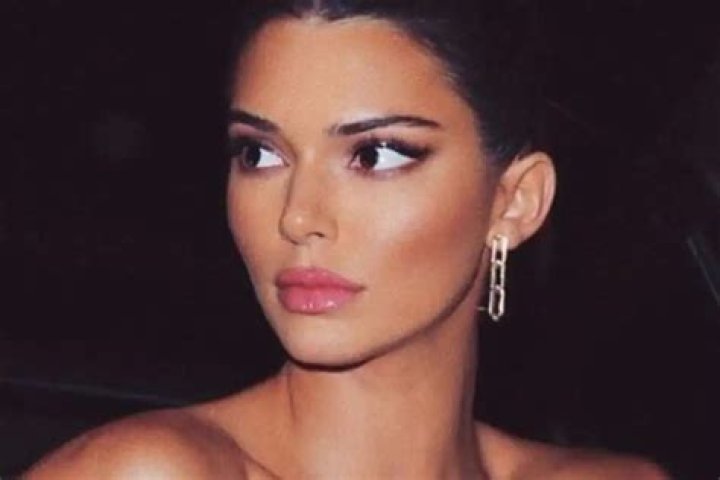 Kendall Jenner Spotted Wearing Hot Pink I Am Gia Outfit At New York Restaurant