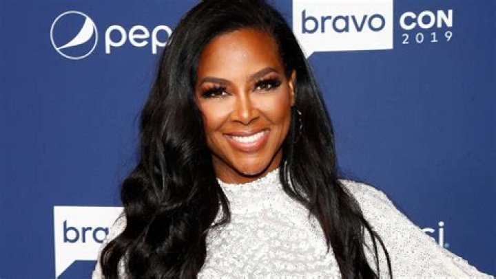 Kenya Moore Proves That She Can Shine Under Any Light – Check Out Her Latest Photo