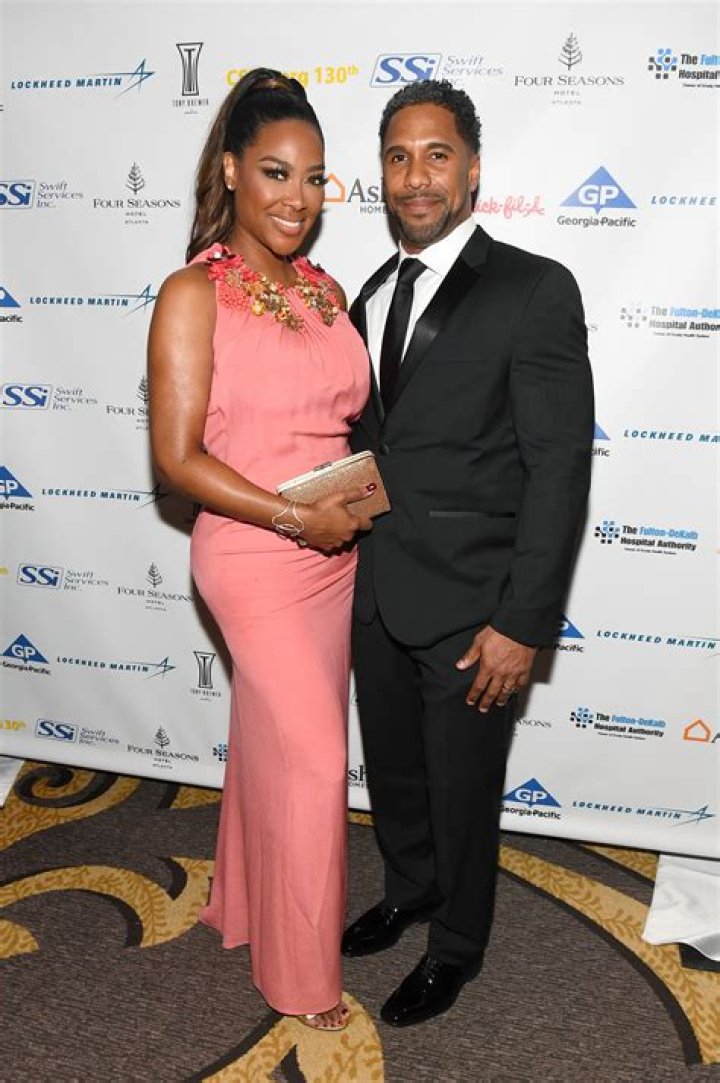 Kenya Moore Says She’s Always On Top – Check Out Her Fabulous Photo That Has Fans Saying She’s With Marc Daly