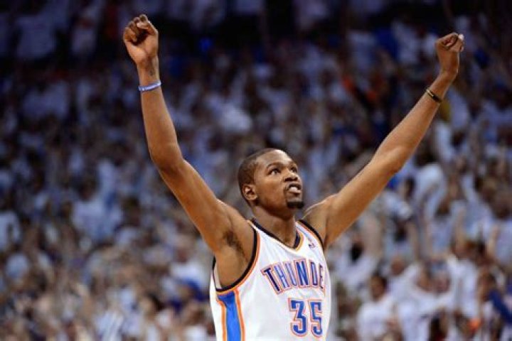 Kevin Durant Beats Rapper Drake In 1-On-1 Basketball Game