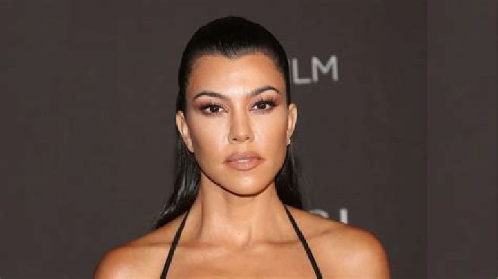 Kourtney Kardashian Shows Off Her Flawless Figure In Swimsuit As She Reminisces About Italy