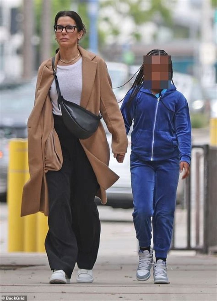 Kourtney Kardashian Steps Out With Mystery Man After Italian Vacation