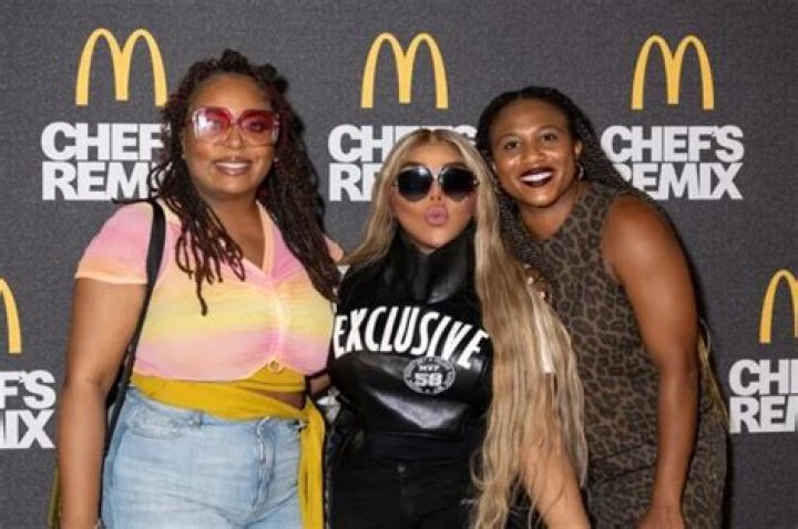 Lil Kim’s Ex, Mr. Papers, Cries In New Video After He Sees These Photos Confirming She Is Now Dating The Great