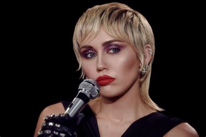 Miley Cyrus Says She ‘Hooked Up’ With Girls Long Before Having Any Interest In Boys!