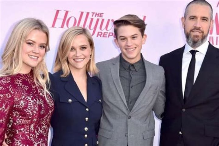 Reese Witherspoon Honored By Children Deacon And Ava Phillippe Before Receiving Sherry Lansing Leadership Award