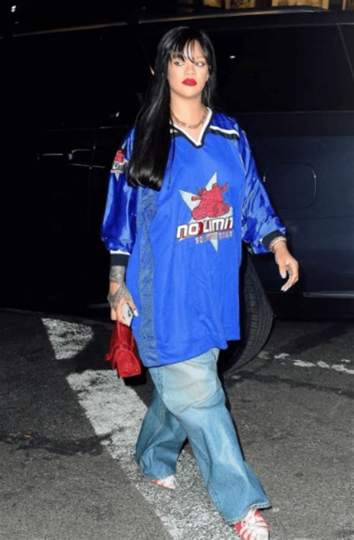 Rihanna And Her Buddies Went To A Caviar Bar