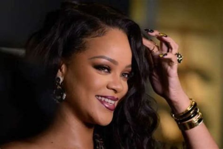 Rihanna Slams Donald Trump As Well As Her Fans After They Ask About Her Album While She’s ‘Trying To Save The World!’