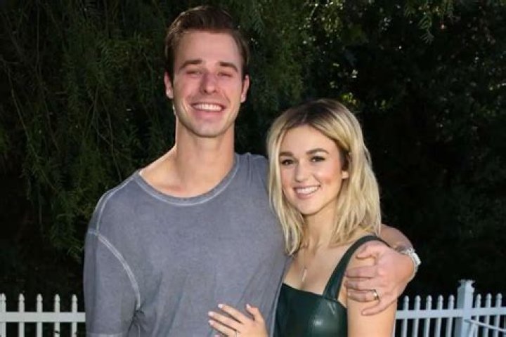 Sadie Robertson Shares Adorable Pics From Her Gender Reveal Party – Find Out What She’s Having!