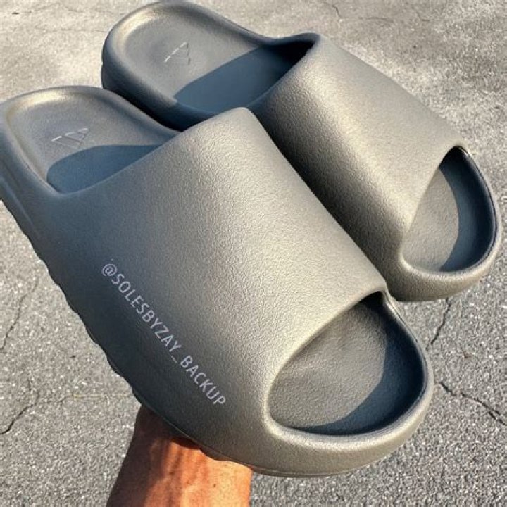 Snoop Dogg Slams Kanye West’s New Yeezy Sliders For Kids – Says They Look Like ‘Jail Slippers’ And Many Agree!